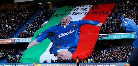 Auf dem Bolzplatz wollte jeder er sein: Fanchoreo in memoriam Gi...