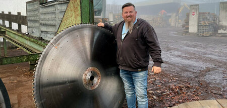 Steffen Rothner alias Holzmaxe ist der größte Kaminholzproduzent...
