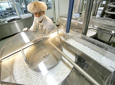 Tablettenproduktion im Bitterfelder BAYER-Werk. Der Pharmasparte...
