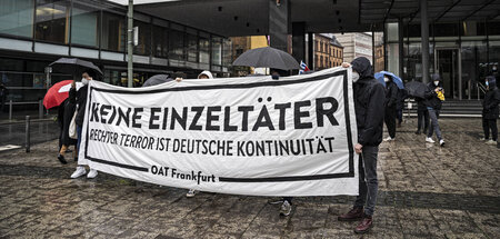 Demonstration vor dem Frankfurter Gerichtsgebäude, in dem der Lü...