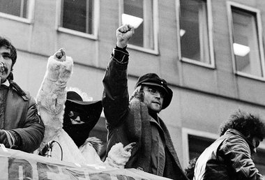 Yoko Ono und John Lennon in New York 1971 auf einer Protestveran...