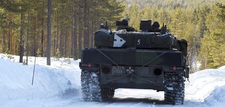 Ein Leopard-Panzer nimmt an der Übung «Northern Wind 2019» teil.