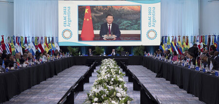 Chinas Staatspräsident Xi Jinping sprach per Video ein Grußwort ...