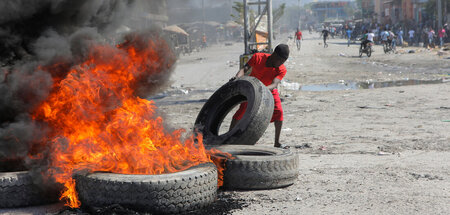 In Port-au-Prince brennen wieder Reifen auf den Straßen der Haup...