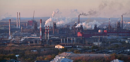 Vom Ausland unabhängige Wirtschaftszweige aufbauen: Stahlwerke i...