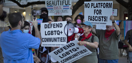 Mobilmachen: Aktivisten protestieren gegen Veranstaltung der ext...