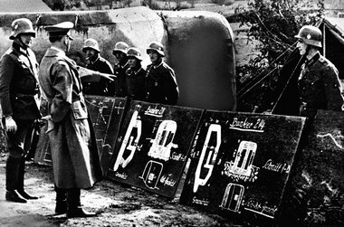 Erst die Sudetengebiete, dann die Slowakei und schließlich den R... Erst die Sudetengebiete, dann die Slowakei und schließlich den R...