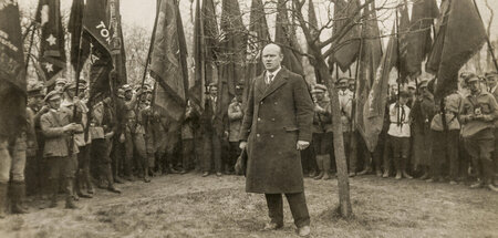 Thälmann im Kreis seiner Genossen (undatierte Aufnahme vor 1933,...