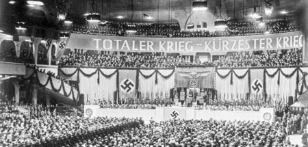 Reichspropagandaminister Joseph Goebbels hält am 18. Februar 194...