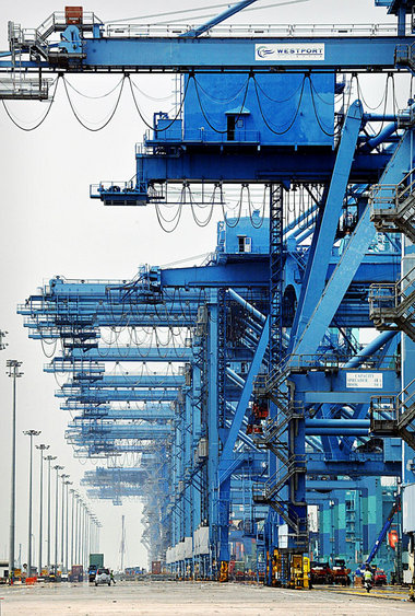 Derzeit wenig los: Der Hafen von Westport nahe Kuala Lumpur ist ... Derzeit wenig los: Der Hafen von Westport nahe Kuala Lumpur ist ...