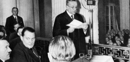 Vorstellungsgespräch: Hitler wird im Düsseldorfer Industrieclub ...