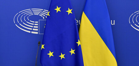 Gelb und Blau: Diese beiden Farben haben die EU und die Ukraine ...