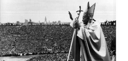 Klerikale Gegenrevolution: Johannes Paul II. vor Gläubigen im St...