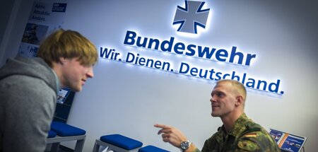 Auch du sollst Deutschland dienen. Beratung im »Bundeswehr-Showr...