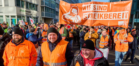 Keine Abstriche machen: Arbeiter der BSR auf Demo zum Oranienpla...