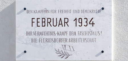 Gedenktafel für Teilnehmer des Schutzbundwiderstandes in Wien-Fl...