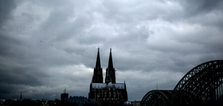 Missbrauchsbetroffene als Bittsteller behandelt: Dunkle Wolken ü...