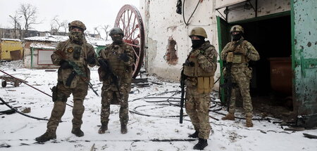 Nach schweren Kämpfen eingenommen: Soldaten der russischen Grupp...