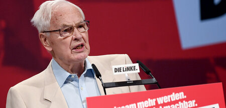 Hans Modrow beim Bundesparteitag der Partei Die Linke 2018 in Le...