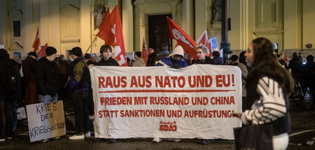 Demonstration gegen Teuerungen und für die Besteuerung der Super...