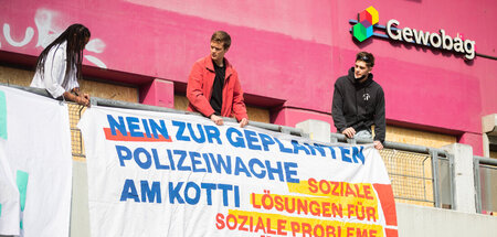 Kundgebung gegen die geplante Polizeiwache (April 2022)