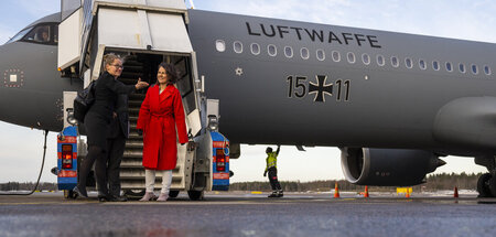 Botschafterin des Krieges: Deutsche Außenministerin Baerbock (r....