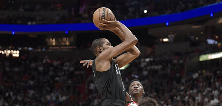 Kevin Durant im Januar noch im Trikot der Brooklyn Nets gegen di... Kevin Durant im Januar noch im Trikot der Brooklyn Nets gegen di...