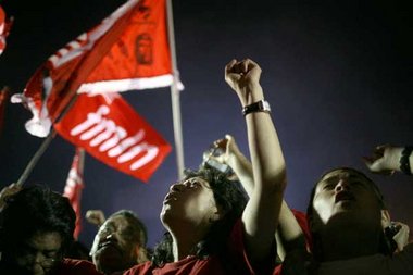 Anhänger der linken Partei FMLN feierten am Sonntag abend den hi...
