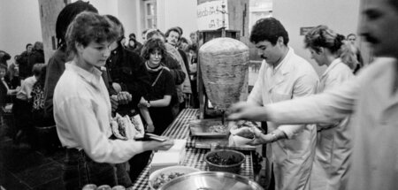 Improvisierter Dönerimbiss in der Säulenmensa der Humboldt-Unive...