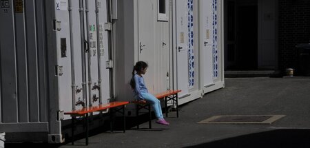 Ein Kind in einem Flüchtlingslager in Kassel (2020) Ein Kind in einem Flüchtlingslager in Kassel (2020)