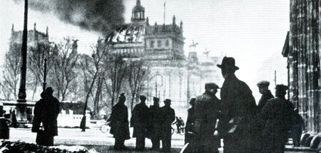 27. Februar 1933: Das brennende Gebäude des Reichstags in Berlin