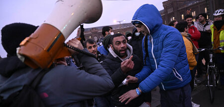 Solidaritätsaktion in der Nähe des Zeltlagers am Kanal Brüssel–C...