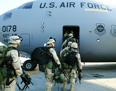 Auf dem Weg in den Irak-Krieg – Soldaten der 1. Infanteriedivisi...