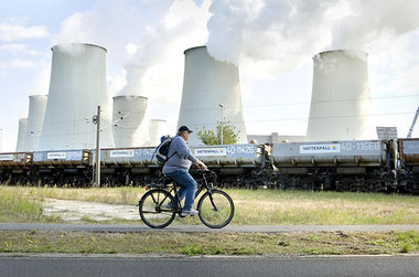 Vattenfall setzt noch auf Kohle: Kraftwerk Jänschwalde in Südbra...