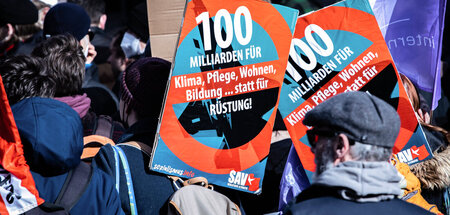 Demonstration auf dem Münchner Stachus gegen die »Sicherheitskon...
