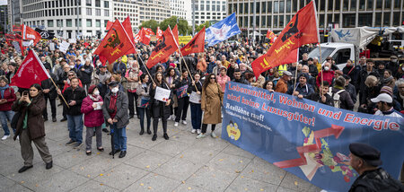 Am Sonnabend werden es ein paar Leute mehr: Kundgebung des linke... Am Sonnabend werden es ein paar Leute mehr: Kundgebung des linke...