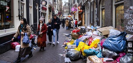 »Nicht sehr sexy«: Müllhaufen vor einer Erotikboutique in der In... »Nicht sehr sexy«: Müllhaufen vor einer Erotikboutique in der In...