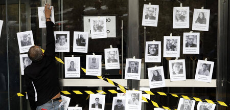 Kein Einzelfall: Der Journalist Rodolfo Montes protestiert gegen...