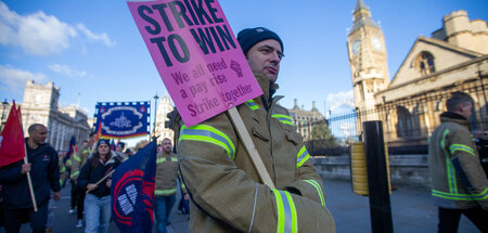 »Auf Schritt und Tritt widersetzen«: Streik von Feuerwehrleuten ...