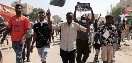 Ausdauernde Bewegung: Junge Demonstranten gegen die Militärregie...