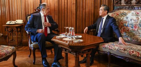 Reden miteinander: Russlands Außenminister Sergej Lawrow und der...