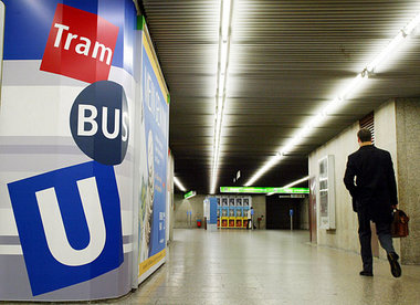 Leerer U-Bahnhof in München. Vielleicht bald ein häufiges Bild, ... Leerer U-Bahnhof in München. Vielleicht bald ein häufiges Bild, ...