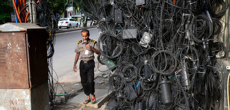 »Splinternet« im Alltag: Kabel für die Verbindung ins World Wide... »Splinternet« im Alltag: Kabel für die Verbindung ins World Wide...