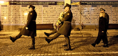 In Kiew im Gleichschritt, in Rom nicht: Giorgia Meloni (22.2.202...