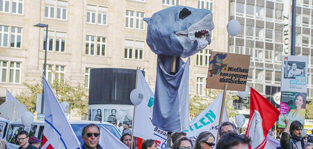 Der Feind steht im eigenen Viertel: Demonstration gegen den Miet... Der Feind steht im eigenen Viertel: Demonstration gegen den Miet...