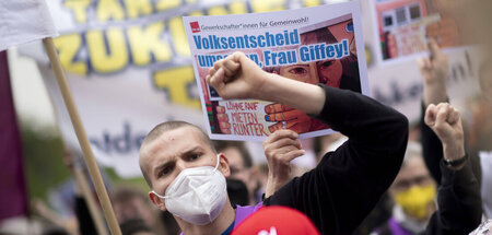 Von lautstarken Forderungen, den Volksentscheid umzusetzen, ließ...