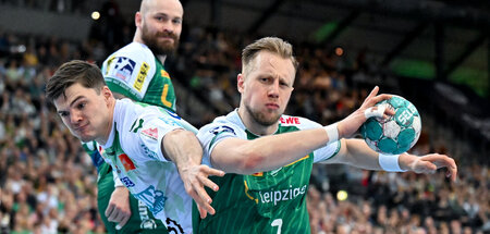 Revanche geglückt: Leipzigs Luca Witzke (r.) im Duell mit Magdeb...