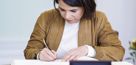 Zahlenkunde ist nicht ihre Stärke: Ministerin beim Sudoku