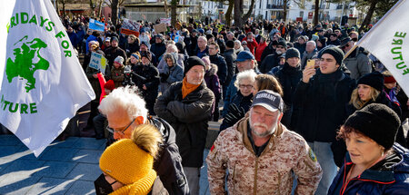 Umwelt und Ökonomie: Rund 2.500 Menschen trieb es auf die Straße...