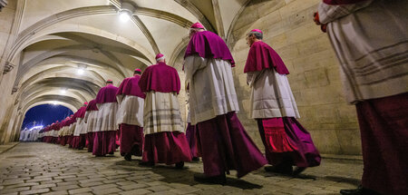 Marsch der Bischöfe durch das Georgentor zur Hofkirche am Montag...